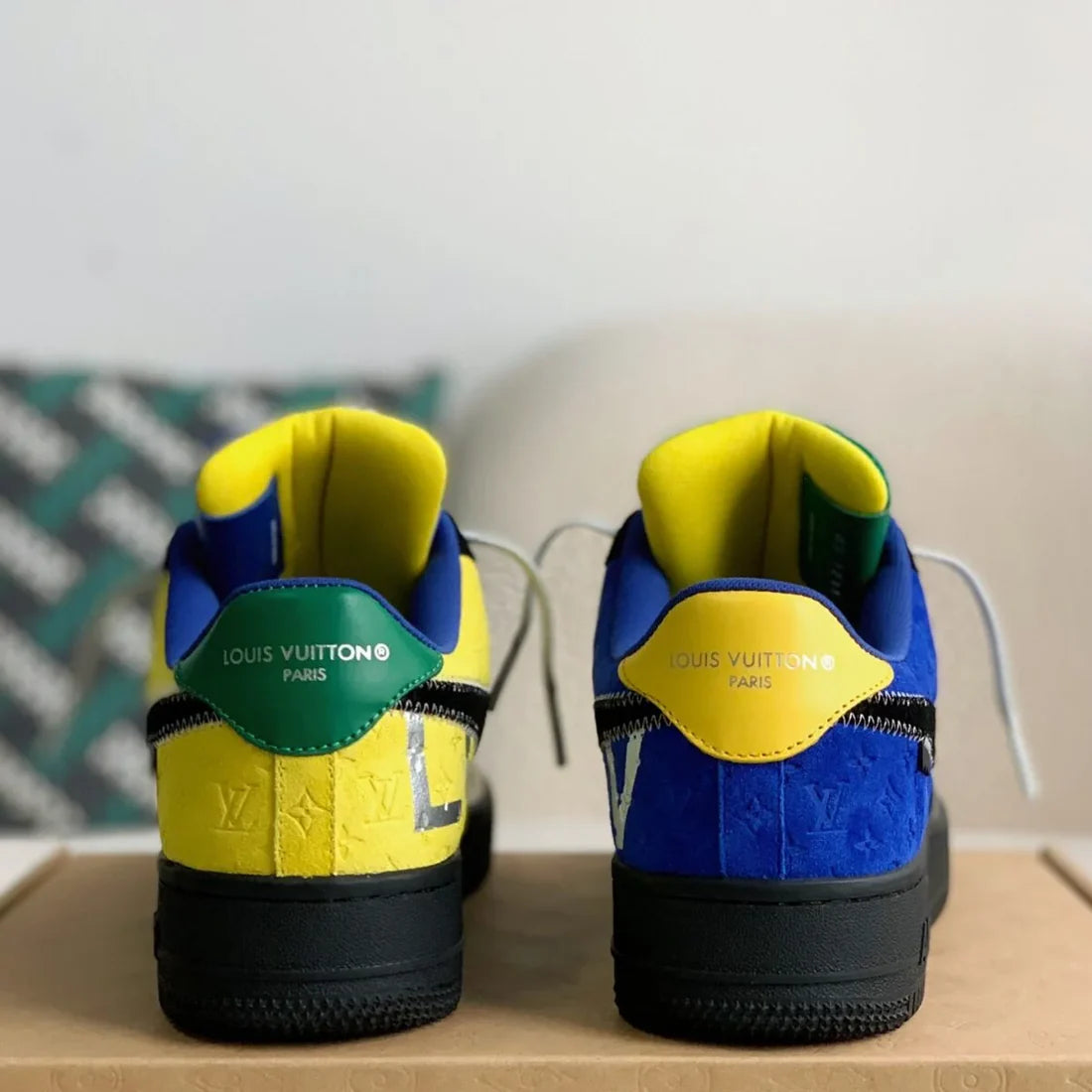 Contrast Panel Trendy Low-Top Sneakers