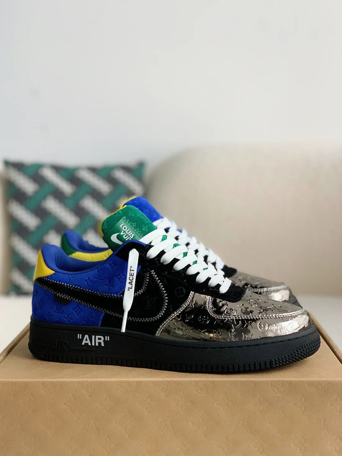 Contrast Panel Trendy Low-Top Sneakers