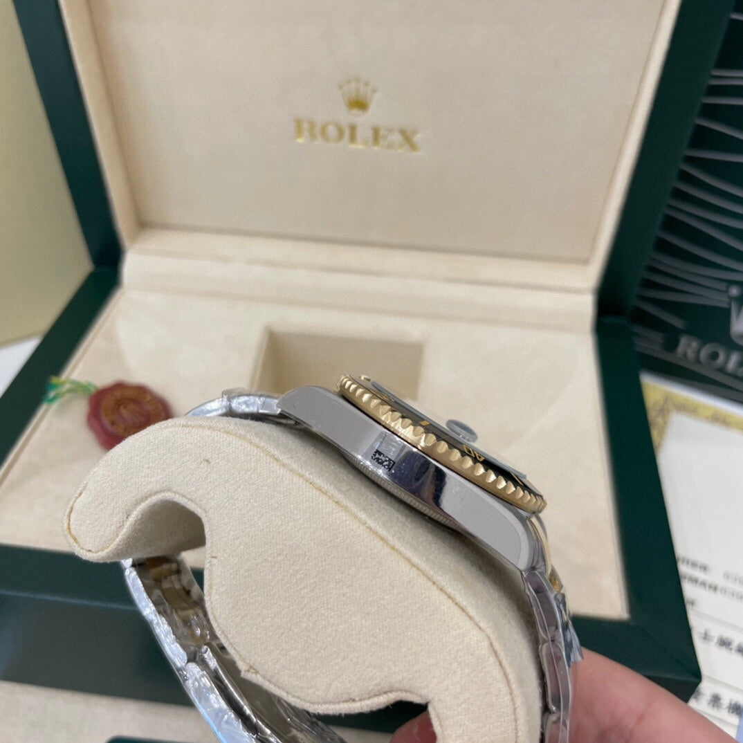 RX Submariner Black Dial with Gold Dial, a classic men's automatic mechanical watch in two gold dials.