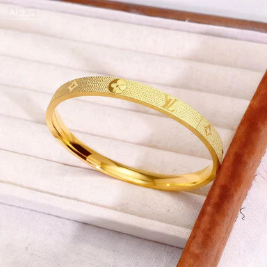 A precise ladies' bracelet accessory